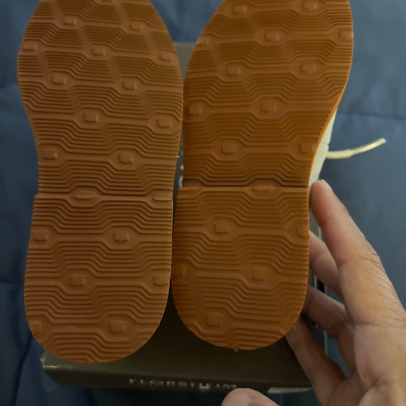 Size 10 boys Kearny Jr. Florsheim White Bucs - Picture 3 of 5